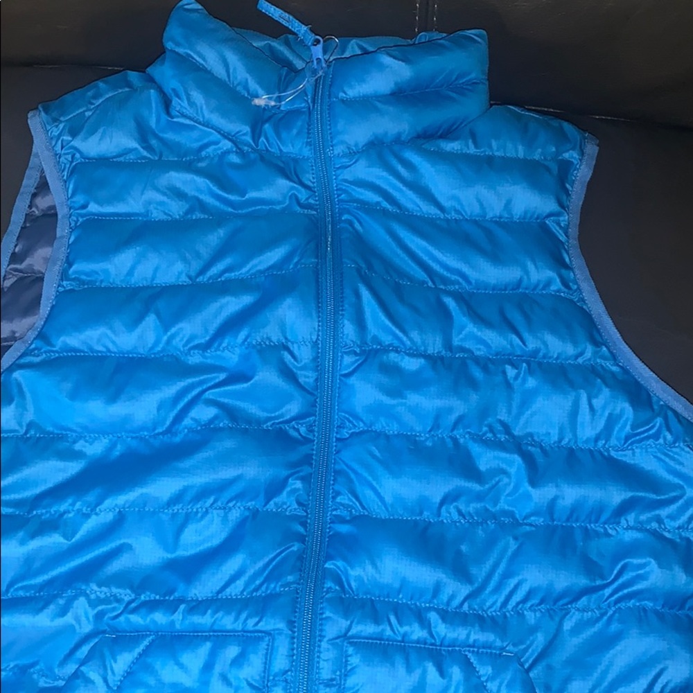 Uniqlo vest dusty blue(?)